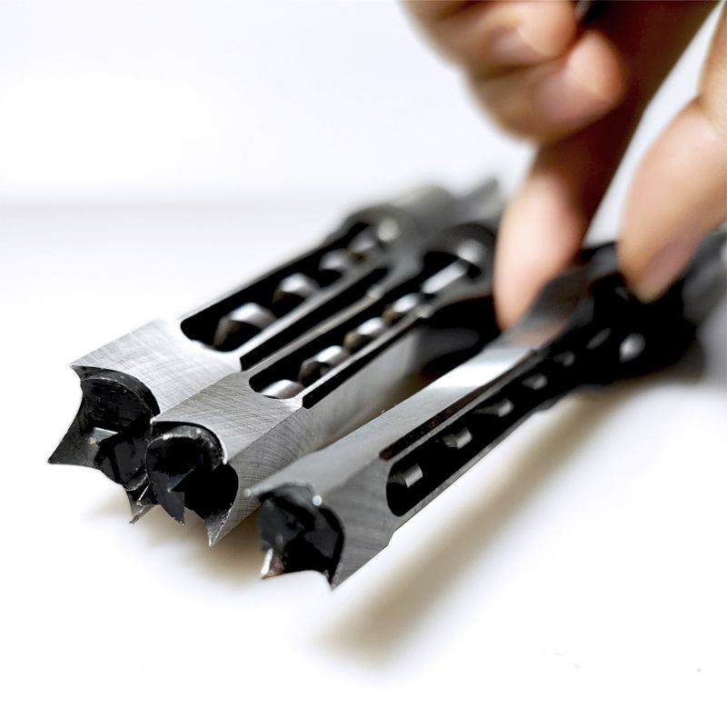 Hollow chisel and spiral auger